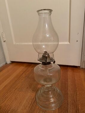 Clear Glass Vintage-Style Oil Lamp - Clear